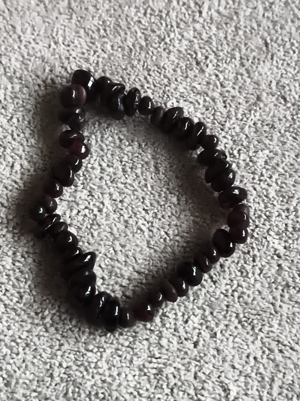 Bracelet pierres naturelles perles irrégulières foncées élastique