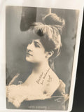 Carte postale ancienne photo Lotta Bernard portrait début XXe actrice CPA