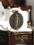 Médaille miraculeuse 1830 Vierge Marie métal vintage religieux ovale