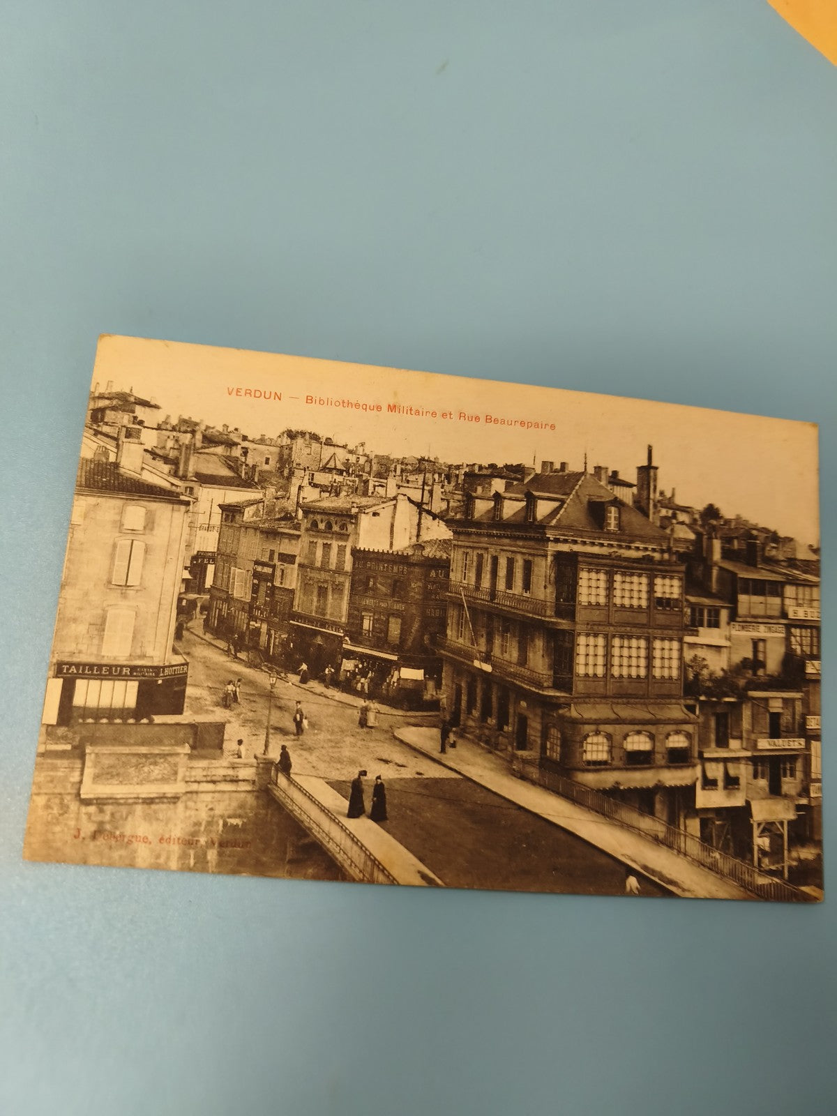Ancienne carte postale Verdun animée, Bibliothèque Militaire, rue Beaurepaire