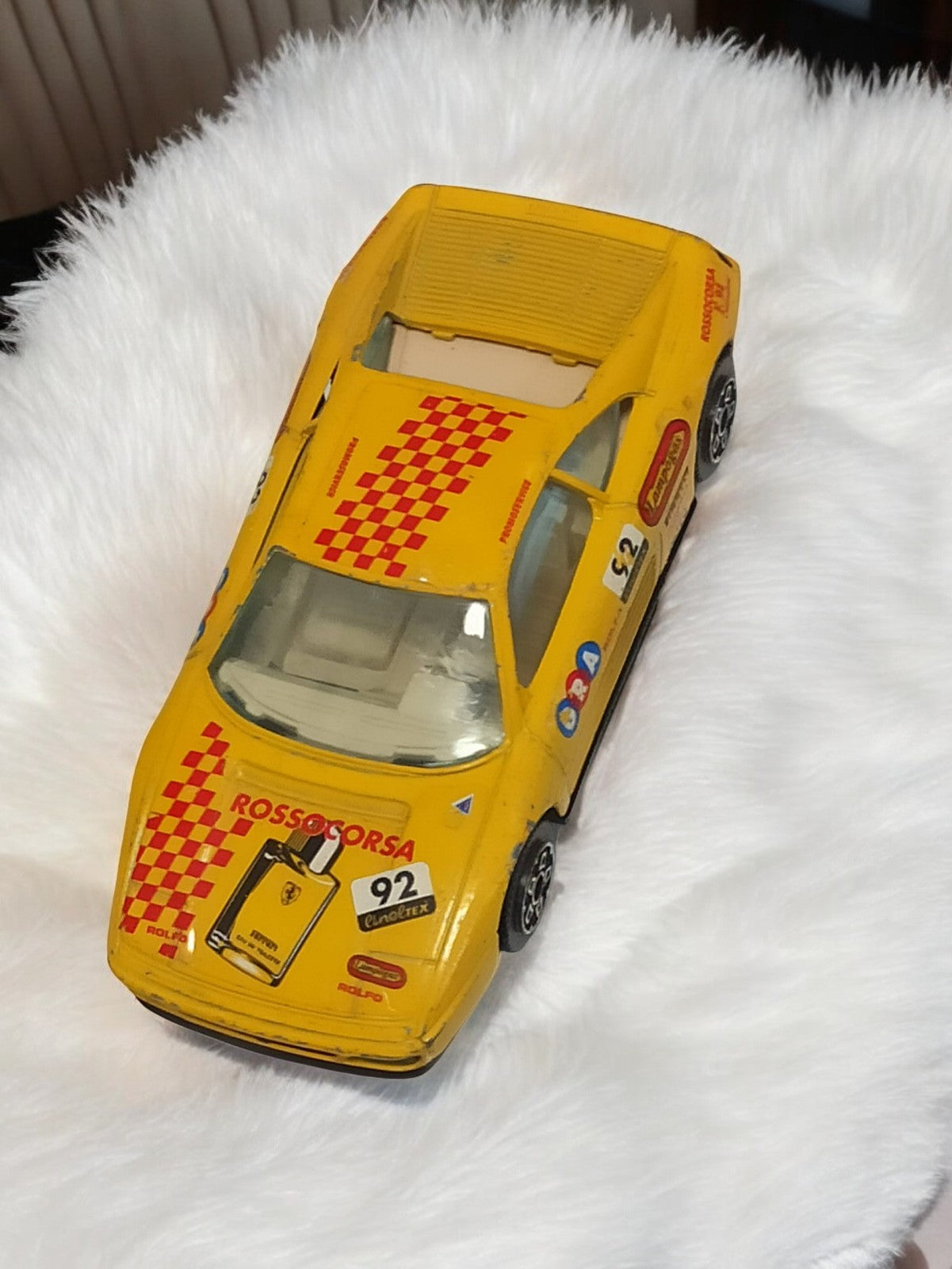 Voiture miniature vintage ancienne, véhicule rétro de collection d'occasion