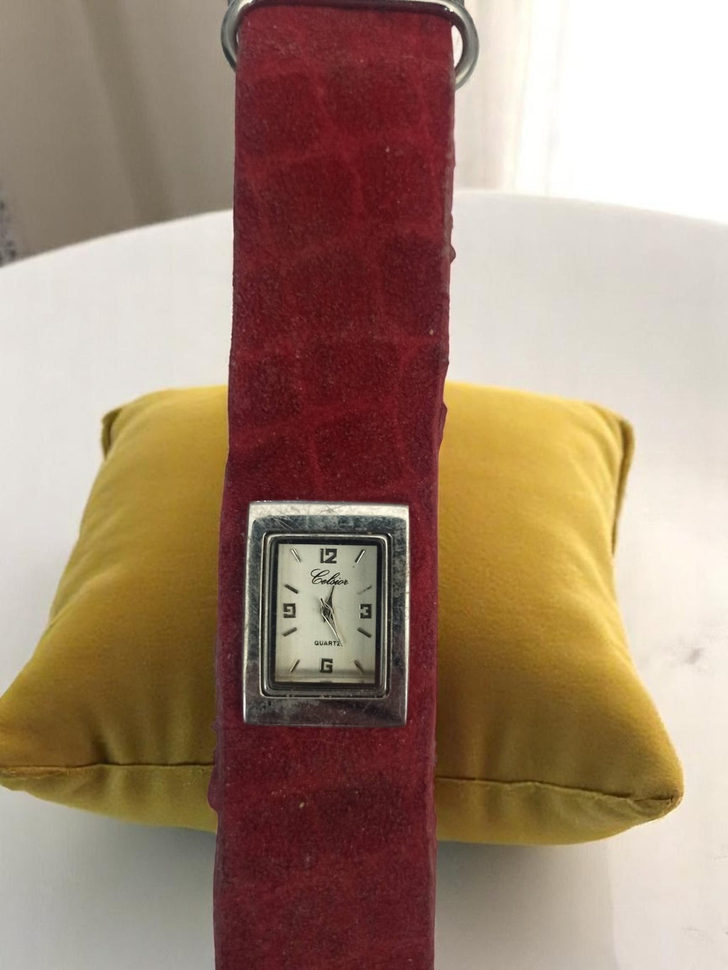 Montre femme Celsior vintage rétro cadran rectangulaire bracelet rouge