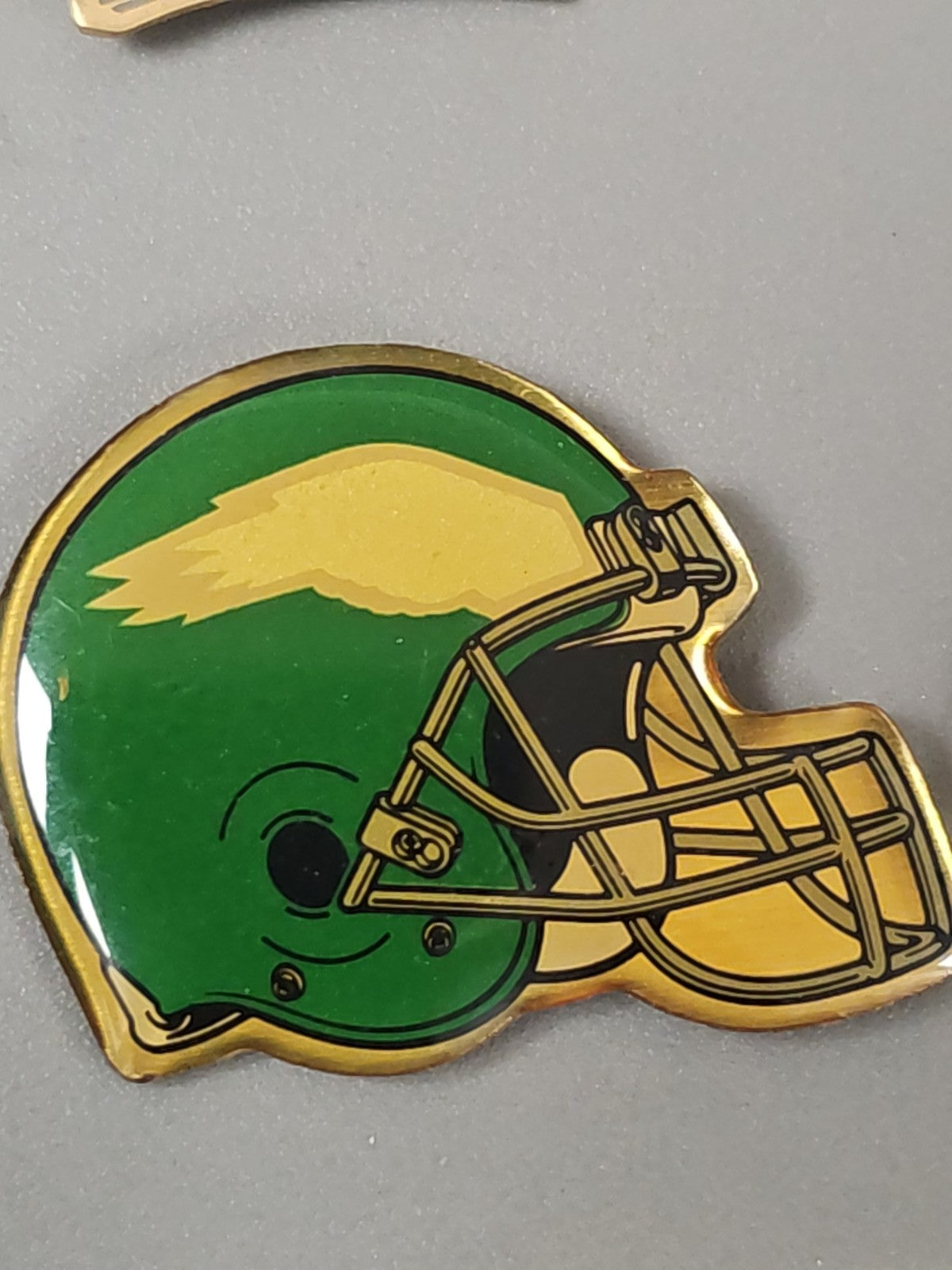 Vintage ice hockey pin retro collection vintage sports badge 80s 90s