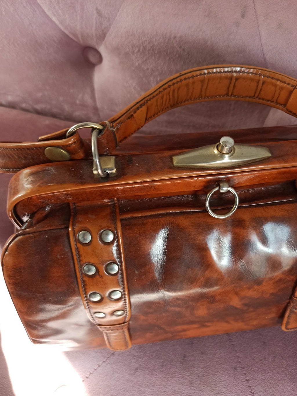 Sac médecin vintage cuir marron, ancien cartable rétro à rivets, fermeture métal