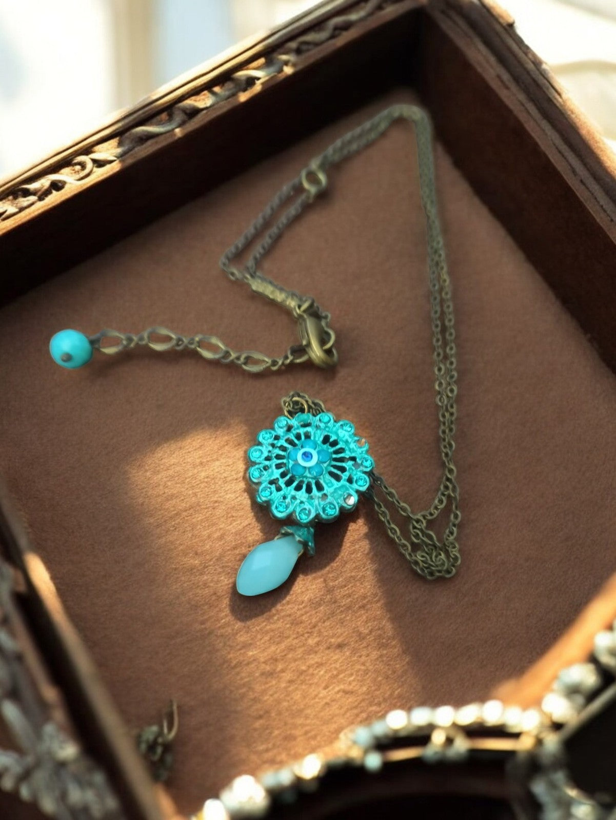 Collier vintage fantaisie bleu pendentif médaillon rétro chaîne laiton
