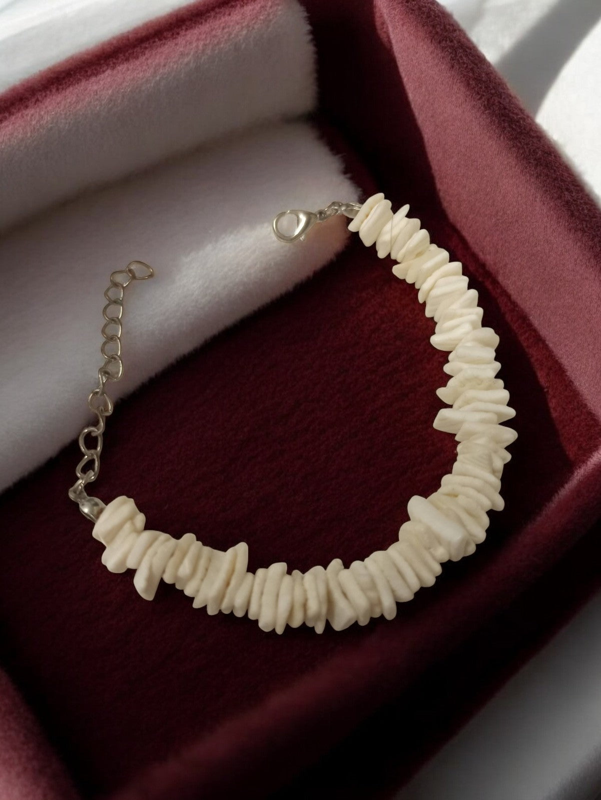 Bracelet vintage pierres naturelles blanches, bijou ancien rétro femme