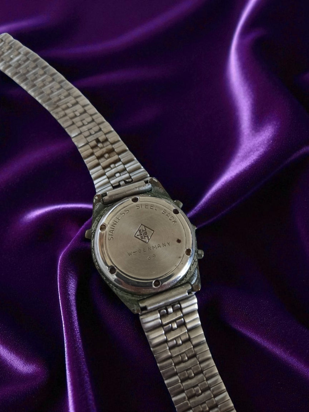 Montre digitale vintage femme, bracelet métal, rétro années 80, Alarm Quartz