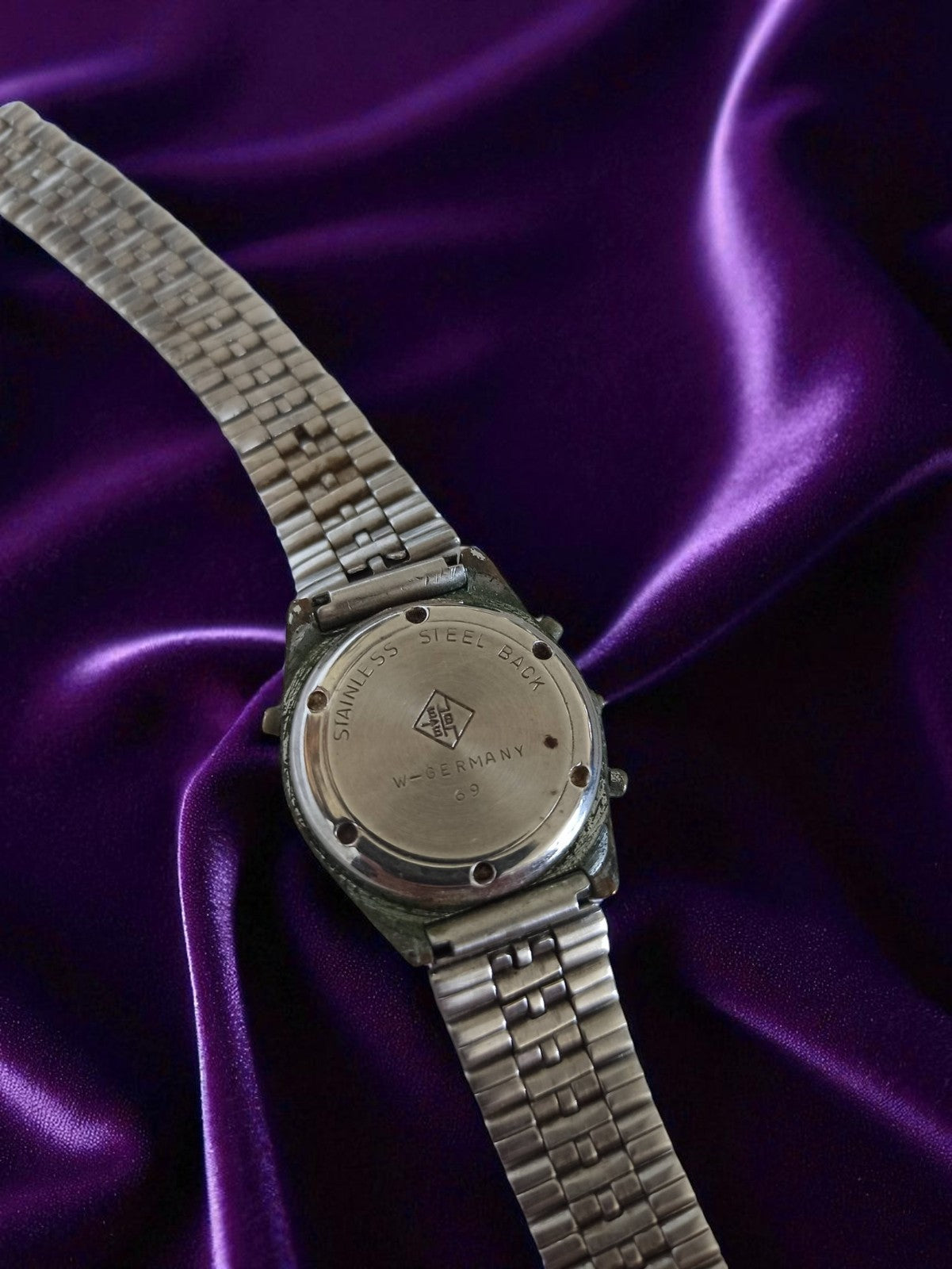 Montre digitale vintage femme, bracelet métal, rétro années 80, Alarm Quartz