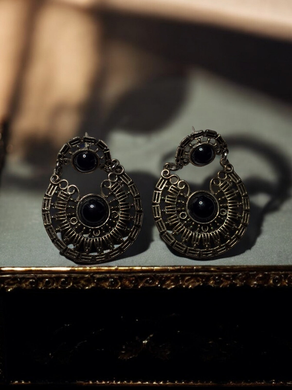 Boucles d’oreilles vintage obsidienne naturelle cabochons noirs style rétro