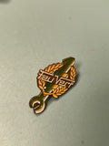 Pin's vintage Feu Vert logo clé anglaise vert et or collection automobile