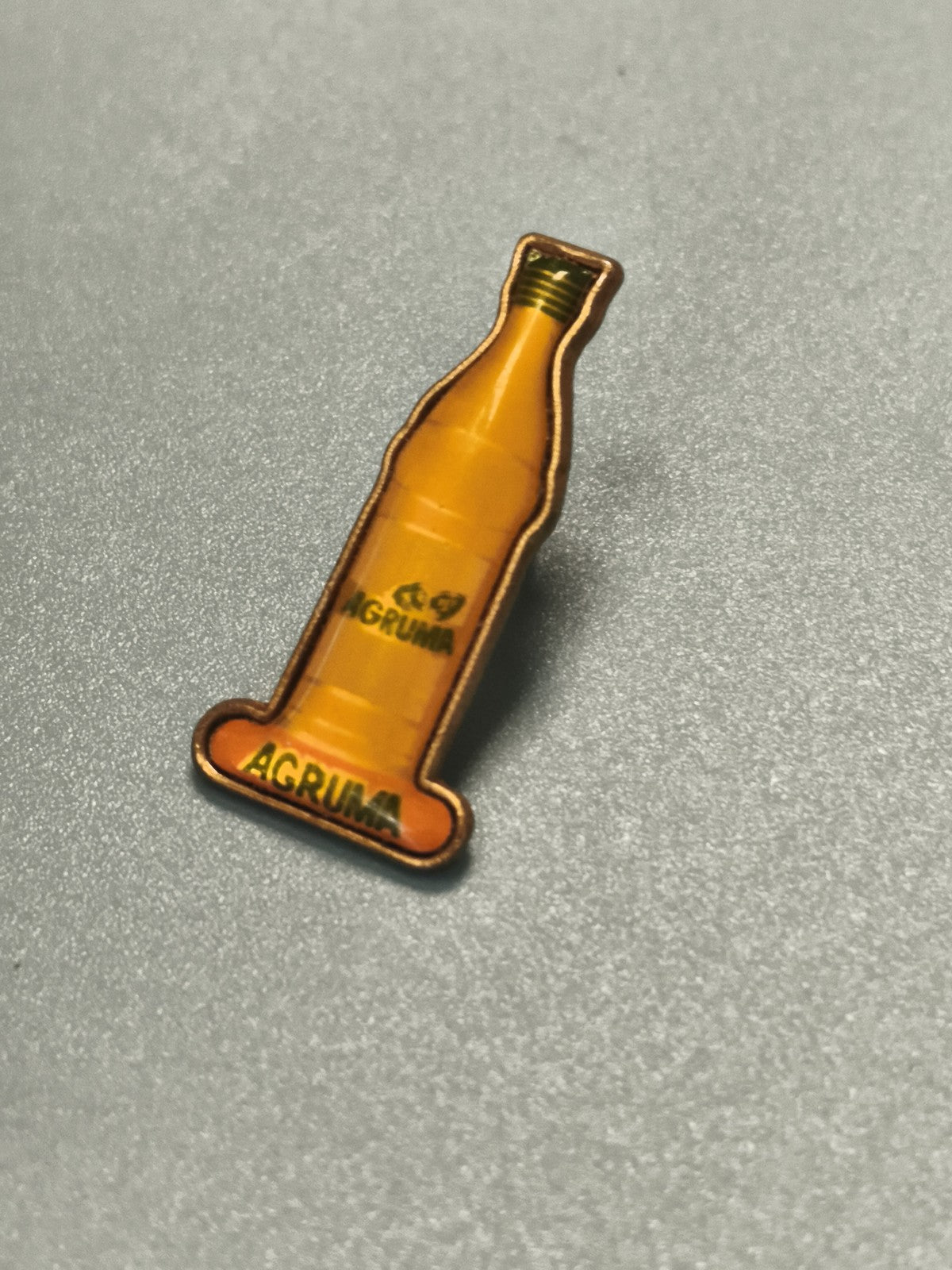 Vintage pin's bouteille AGRUMA orange collection boisson publicitaire rétro