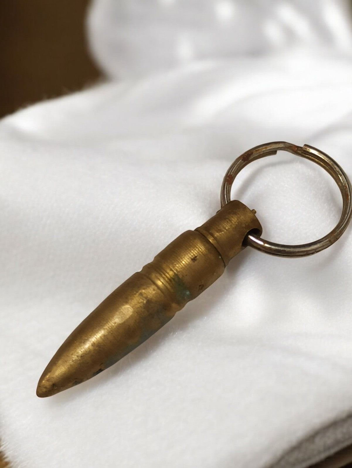 Porte-clés ancien balle militaire vintage rétro aspect laiton armée