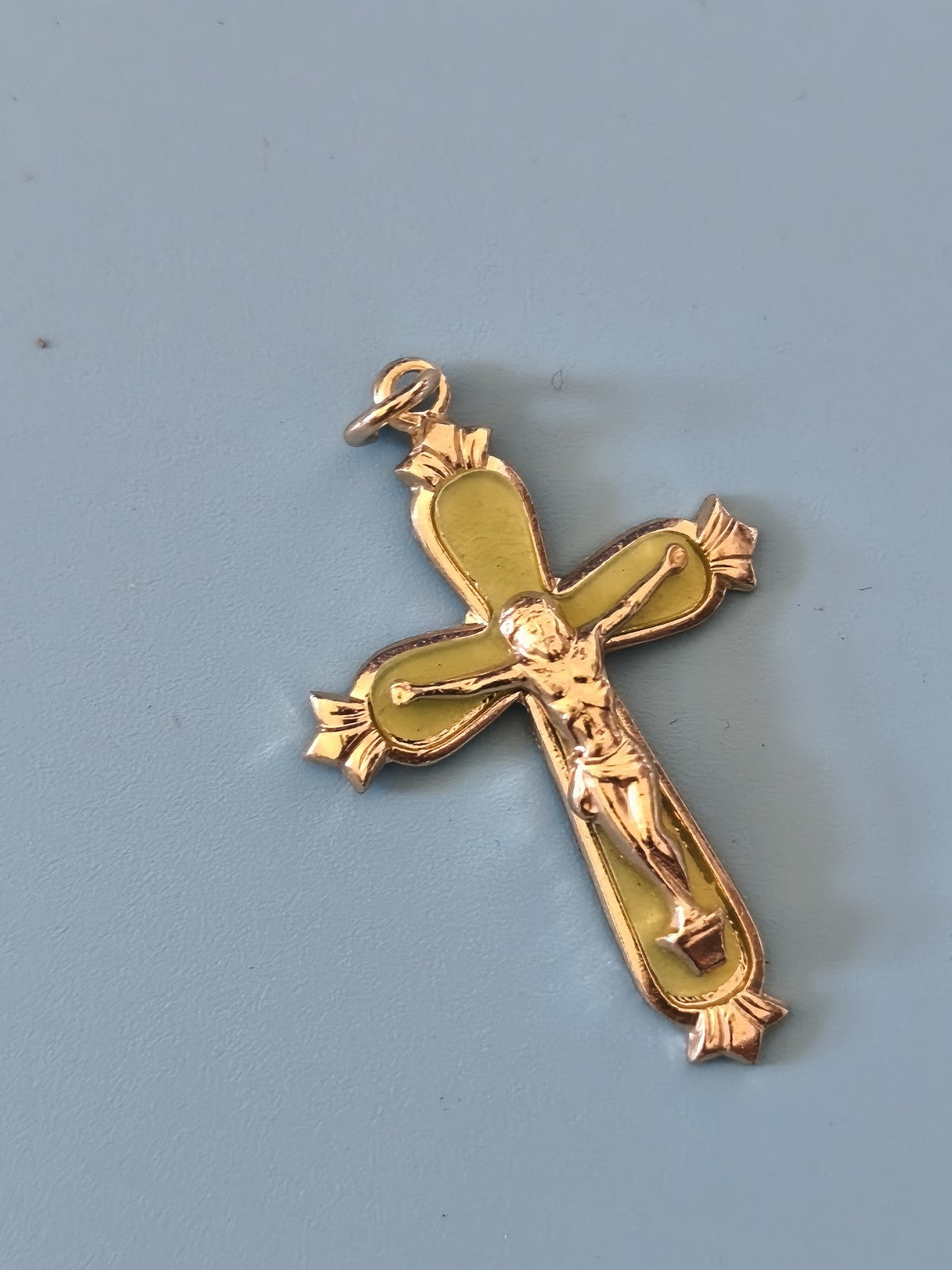 Vintage pendentif croix catholique ancien petit bijou religieux rétro collection