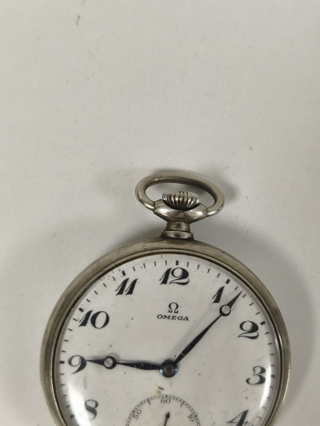 Montre de poche Omega métal argenté, cadran arabe, petite seconde à réviser