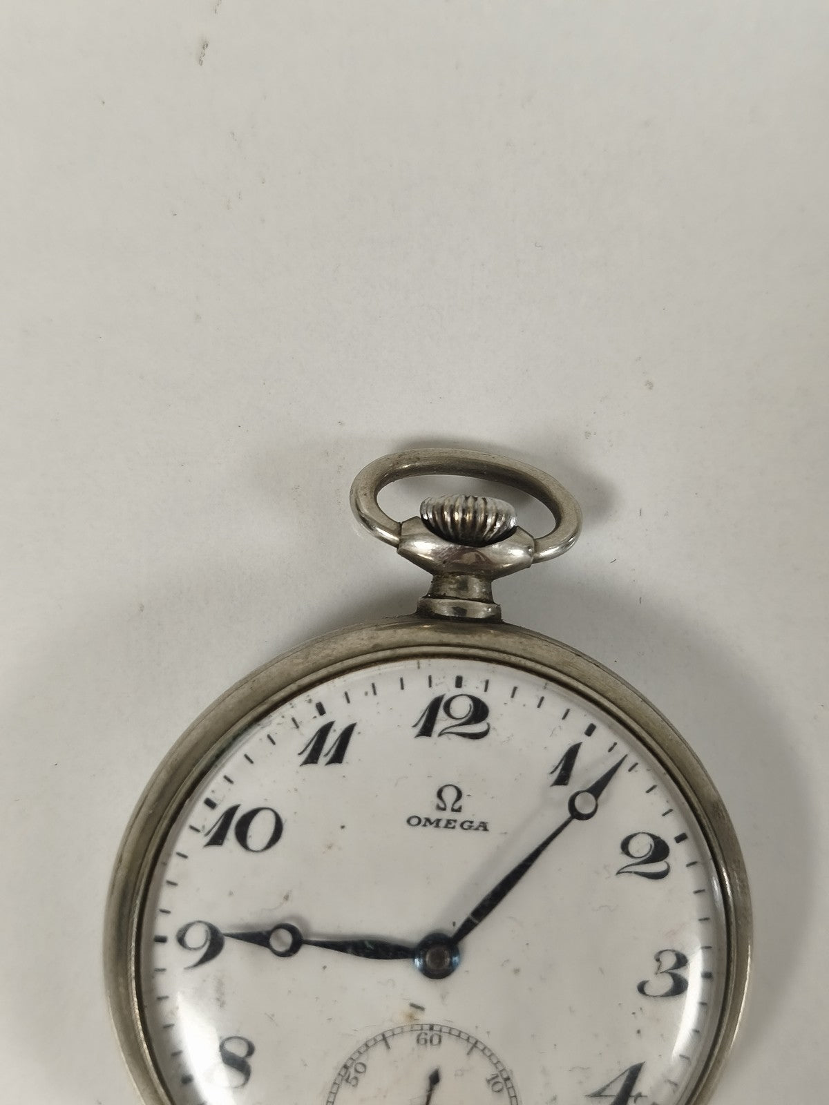Montre de poche Omega métal argenté, cadran arabe, petite seconde à réviser