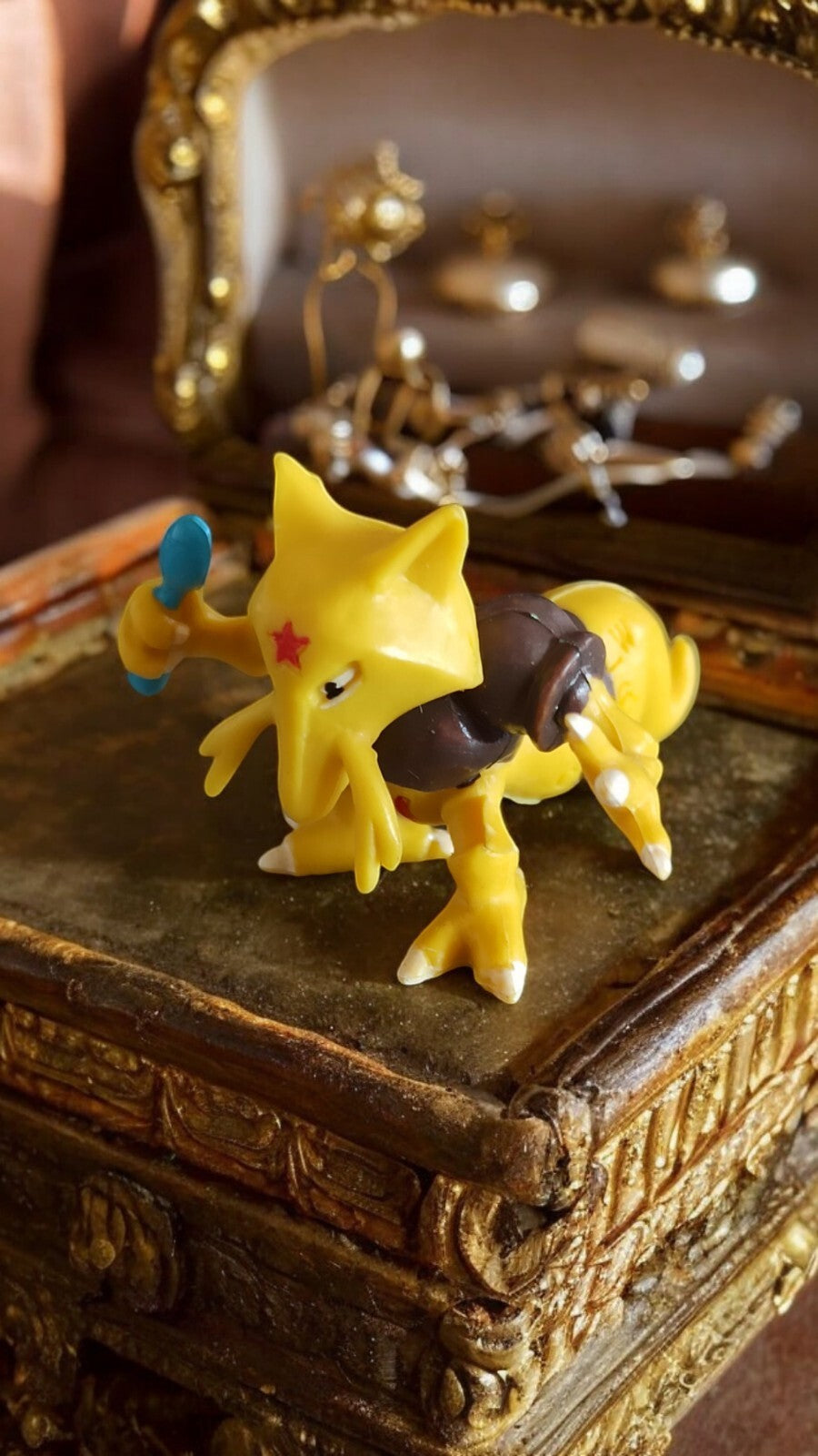 Figurine Pokémon Kadabra jaune marron PVC 2005 2006 jouet décoratif