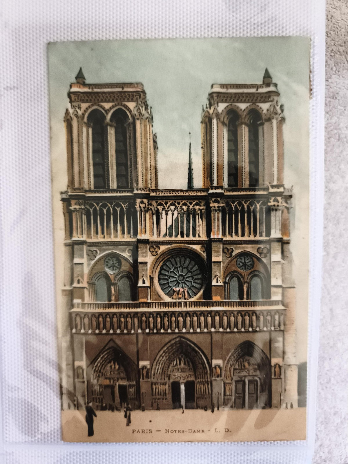 Carte postale CPA Paris Notre-Dame L.D. façade cathédrale colorisée