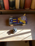Voiture jouet Majorette vintage rétro souris chapeau violet déco collection