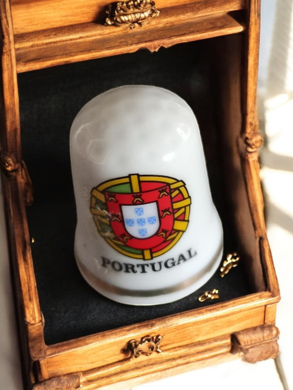 Dé à coudre vintage Portugal blason émaillé années 50 souvenir rare