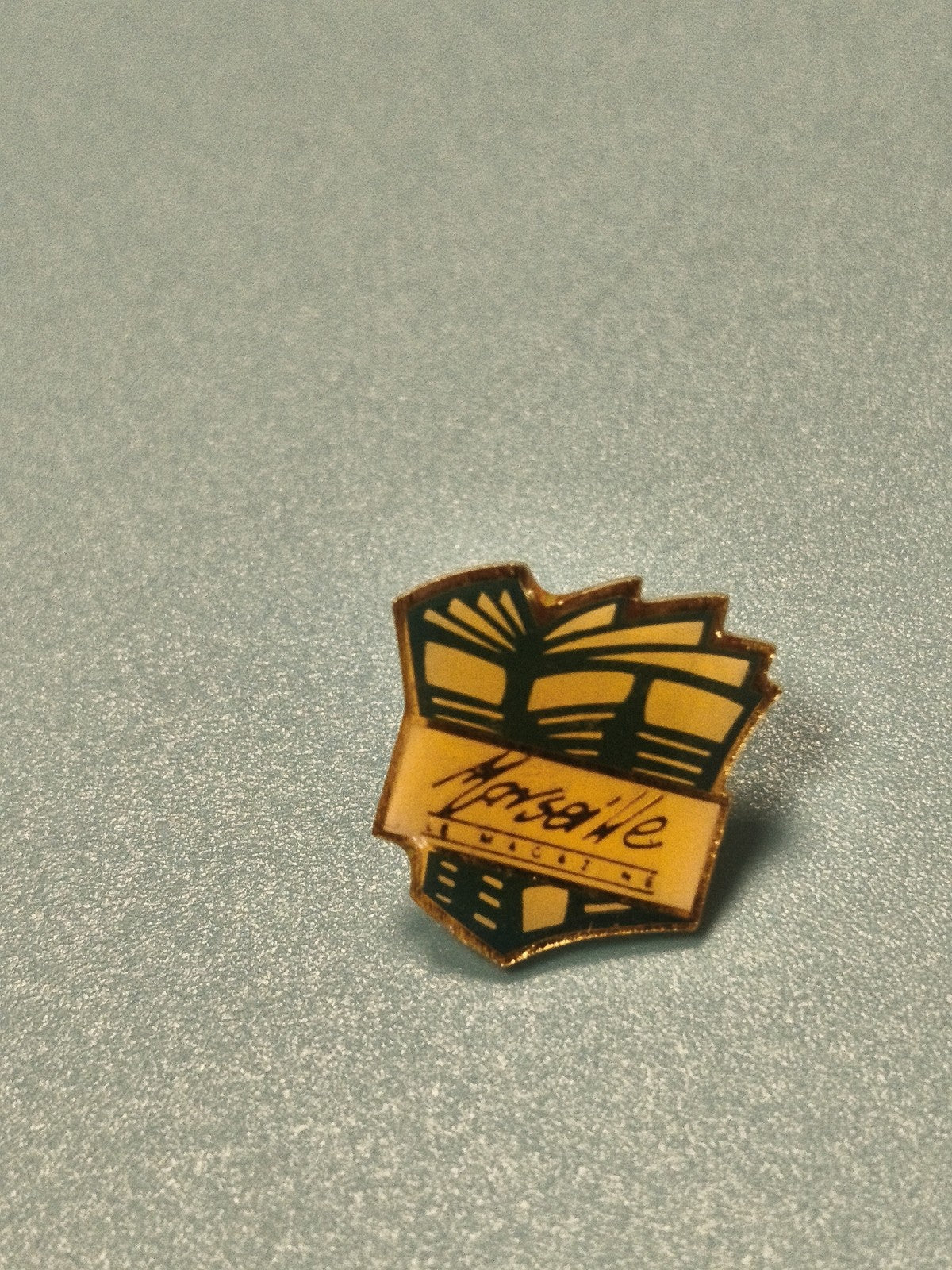 Vintage pin's Marseille collection, émaillé jaune vert, badge rétro rare