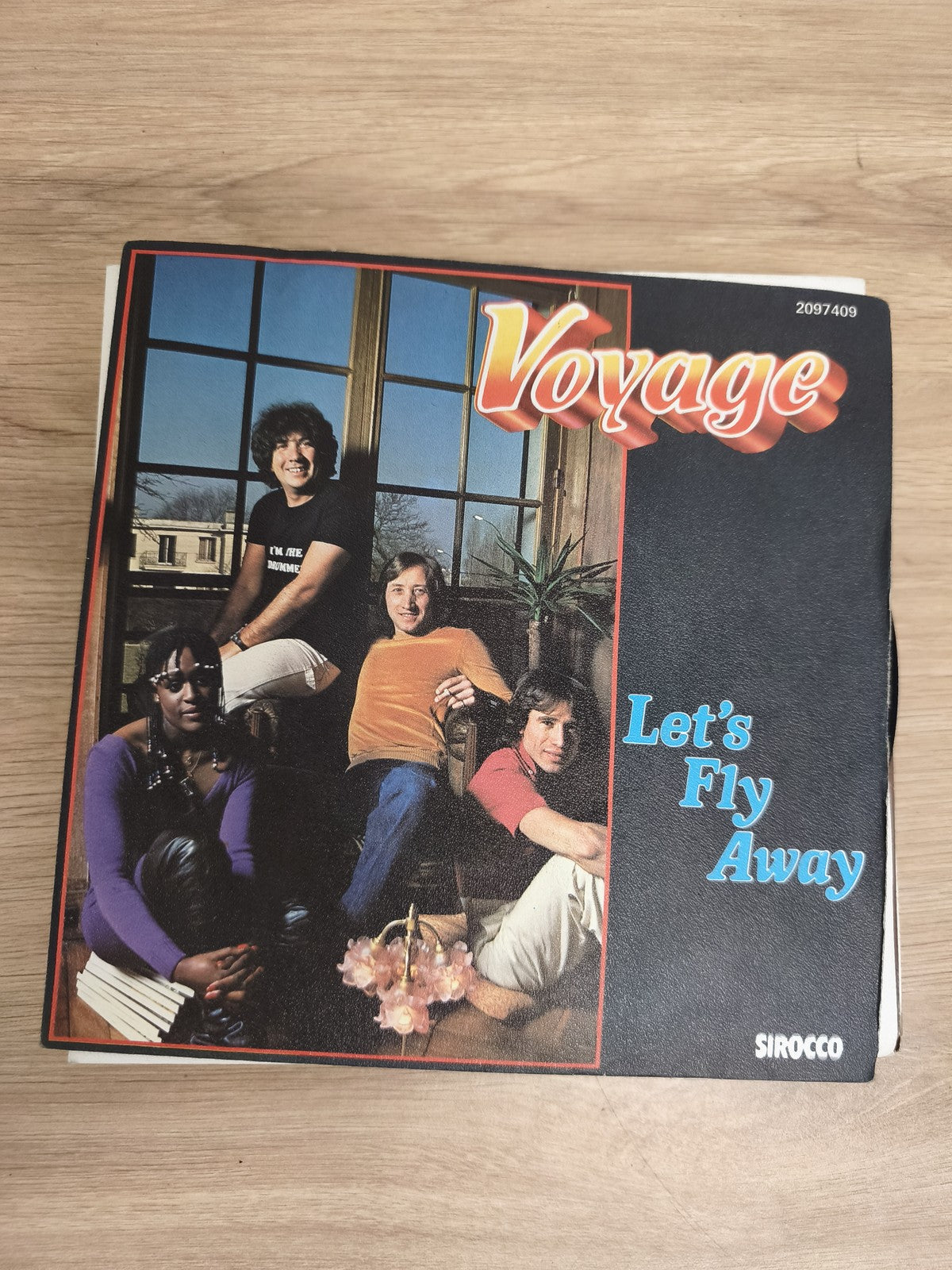 Vinyle 45 tours Voyage ? Let's Fly Away pochette couleur groupe Sirocco