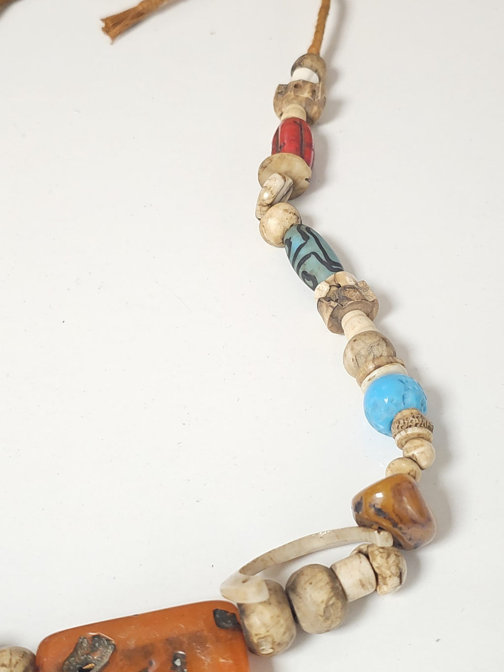 Ancien collier tibétain vintage, perles en os et ambre, très grand format, ethni