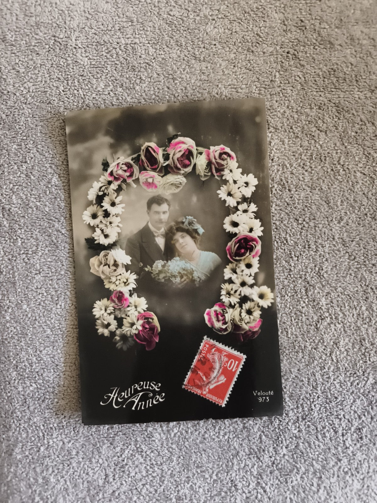 Carte postale ancienne Heureuse Année fleurs photo couple CPA timbre