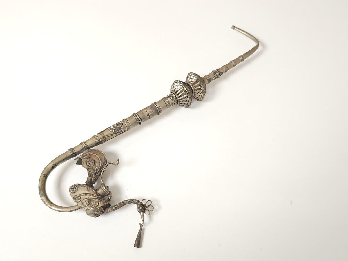 Pipe ancienne vintage en métal sculpté, marque Ancienne, collection fumeur rétro