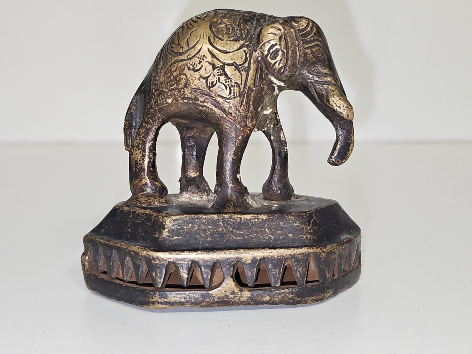 Hochet ancien éléphant en bronze ou laiton, jouet rétro vintage collection bébé
