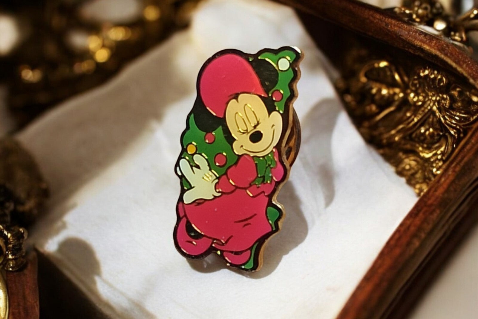 Pin's Tokyo Disneyland Minnie Noël vintage – Disney rare émaillé