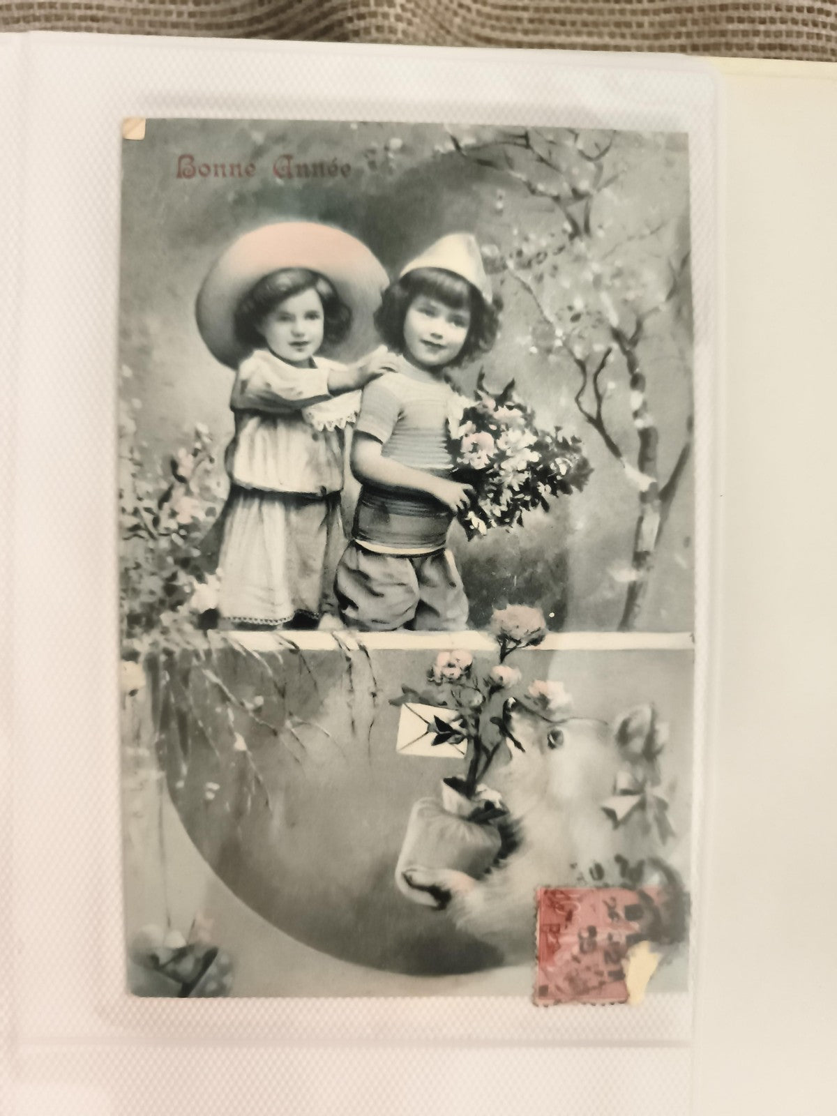 Carte postale ancienne Bonne Année enfants chapeau fleurs CPA début XXe
