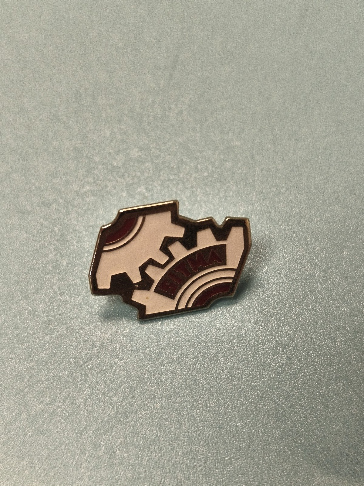 Vintage pin's FITMA ancien, forme engrenage, motif industriel rétro, rare