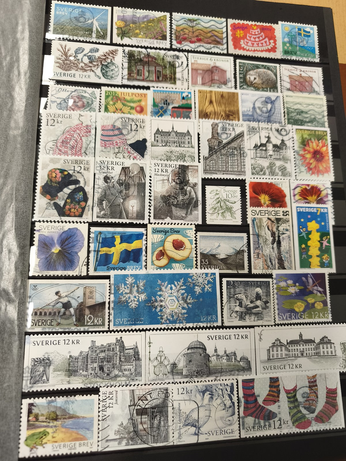 Lot de timbres Suède d'occasion motifs variés fleurs monuments animaux
