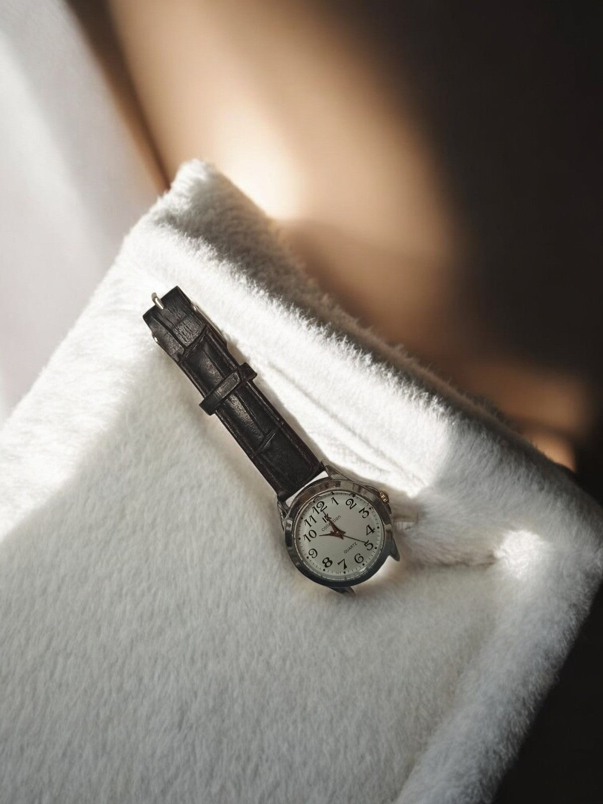 Montre homme IK vintage quartz cadran blanc bracelet aspect cuir ancien