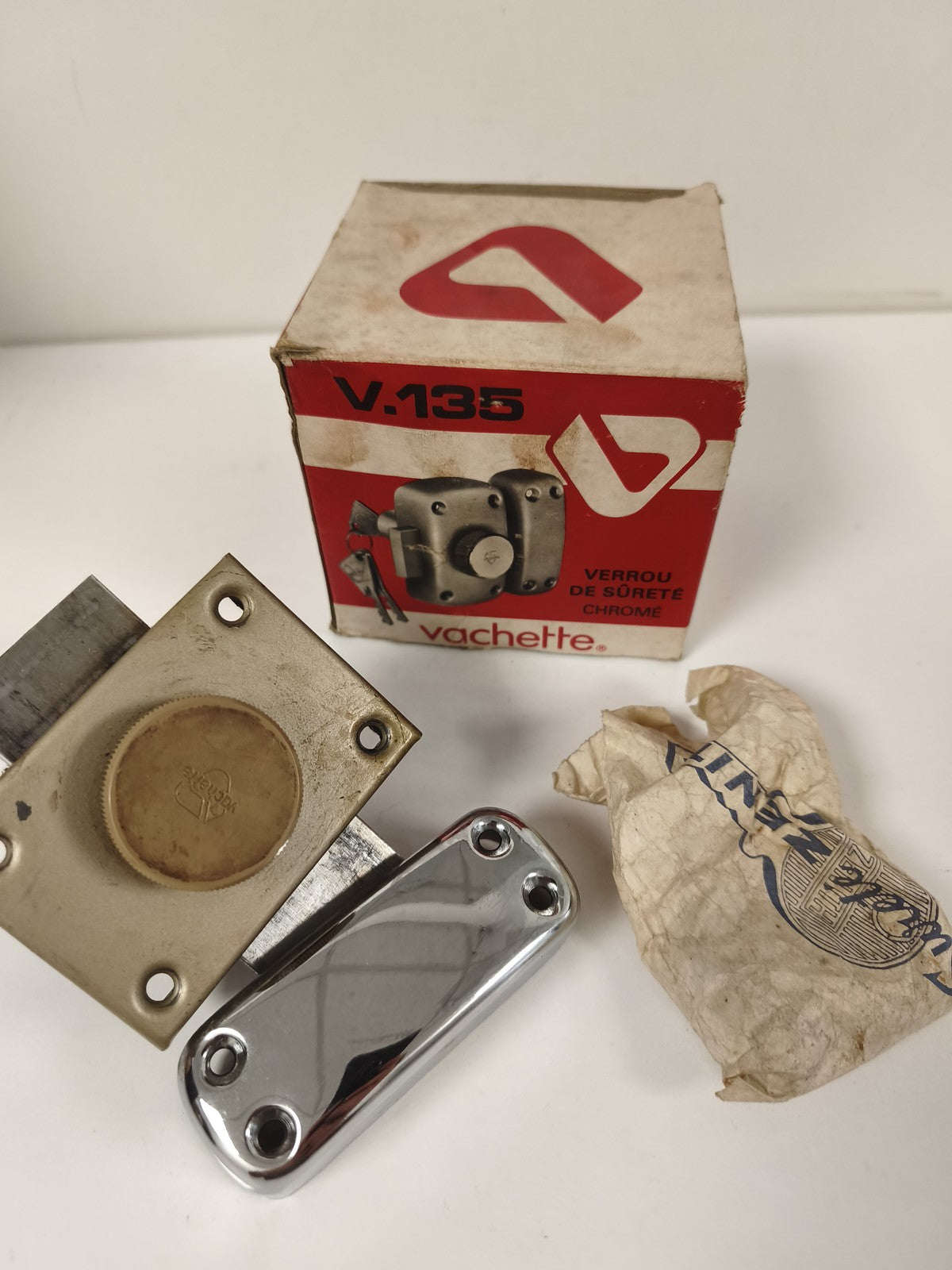 Ancien verrou de sûreté Vachette V.135 vintage avec plaque chromée