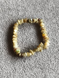 Bracelet élastique chips pierres naturelles beige, perles irrégulières fantaisie