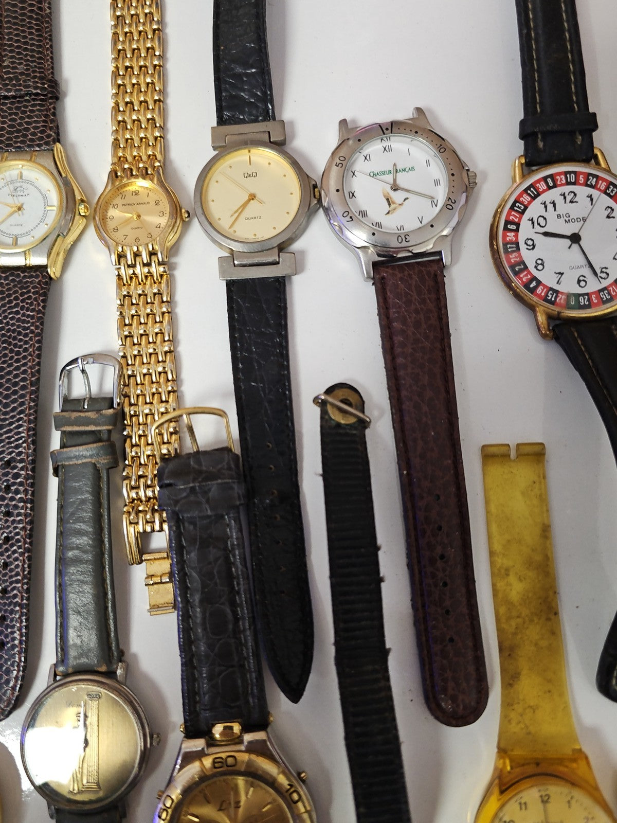 Lot montres anciennes vintage à restaurer, pièces horlogerie rétro non testées