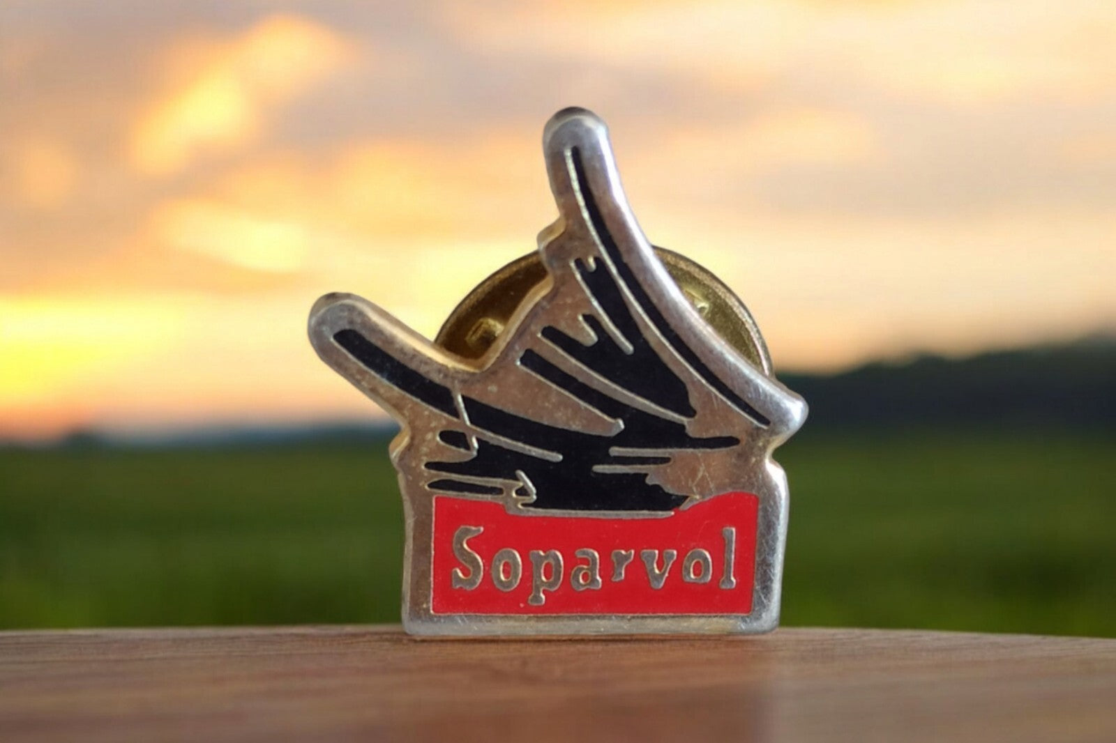 Pin's Soparvol avion émail vintage badge aviation ancien