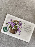 Carte postale illustrée fleurs violettes panier, CPA ancienne France timbre
