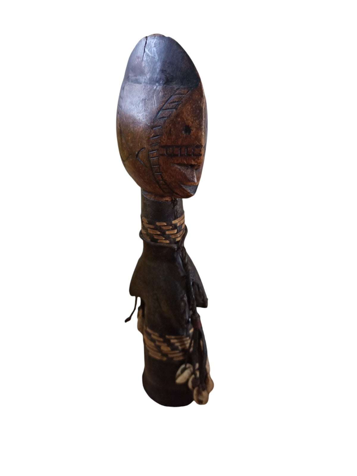 Statue Mossi Burkina Faso bois sculpté décor coquillages artisanat ethnique