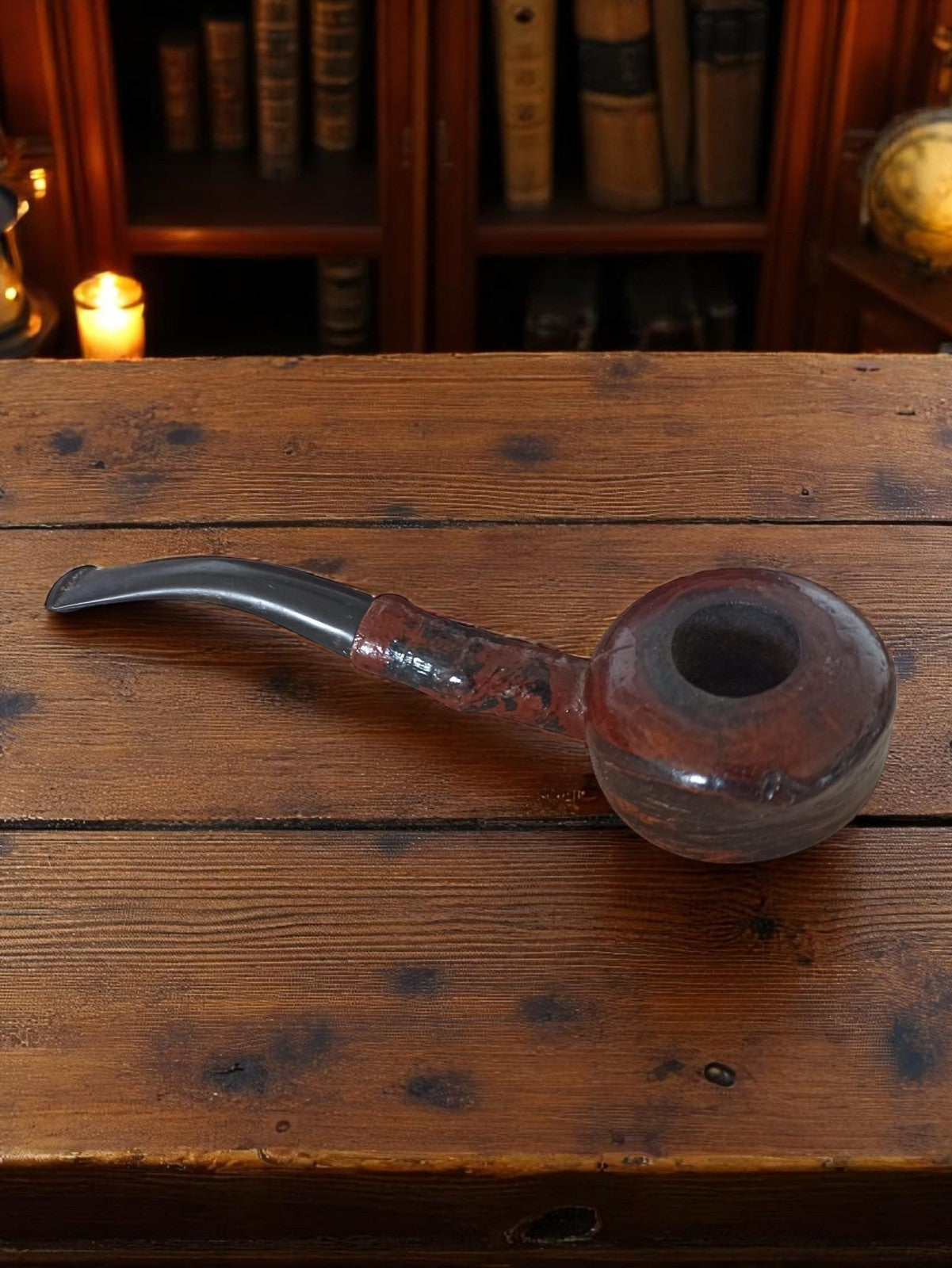Pipe ancienne en bois sculpté vintage, forme courbe, objet de collection déco