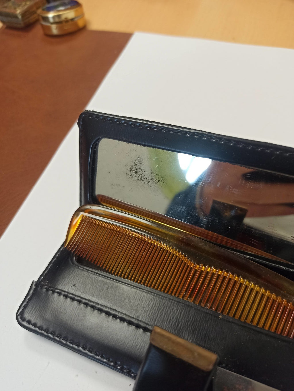Peigne vintage années 1940 avec étui cuir miroir, marque Ancienne rétro