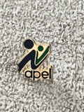 Pin's vintage APEL logo stylisé bleu vert, badge ancien association (Ref 10)