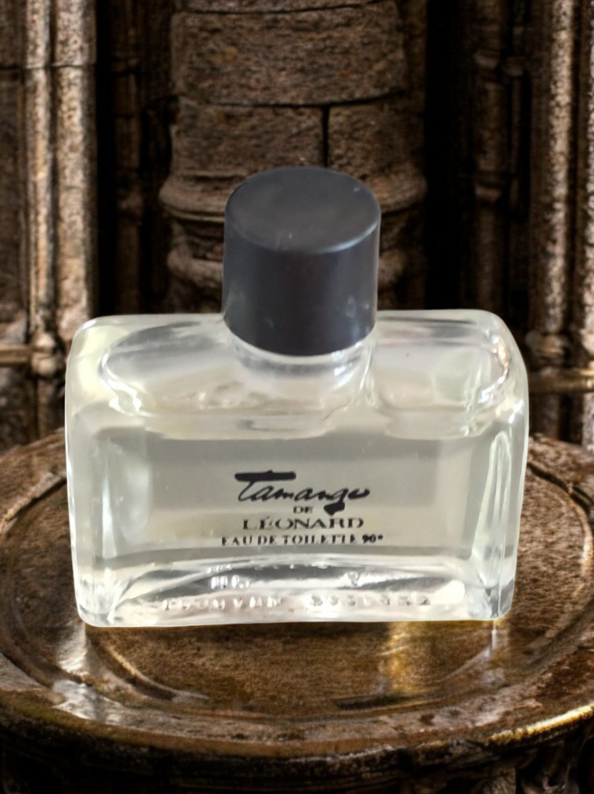 Miniature de parfum vintage en flacon délicat
