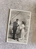 CPA photo fiancés début XXe scène romantique noir et blanc mariage