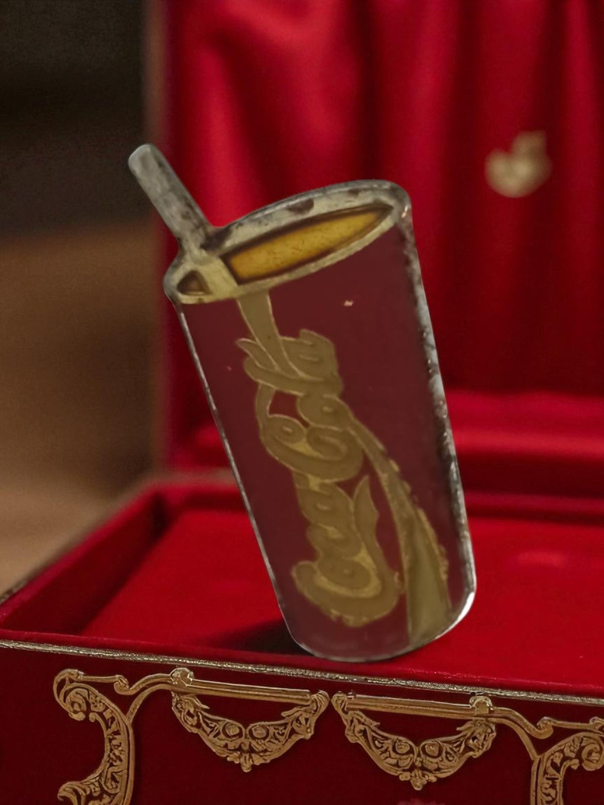 Pin's publicitaire ancien Coca Cola rétro collection boisson soda vintage