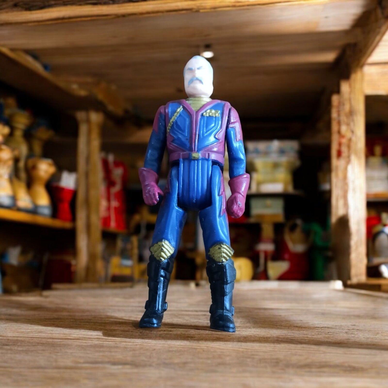 Figurine vintage Kenner MASK Maximus ? costume bleu violet ? jouet années 80