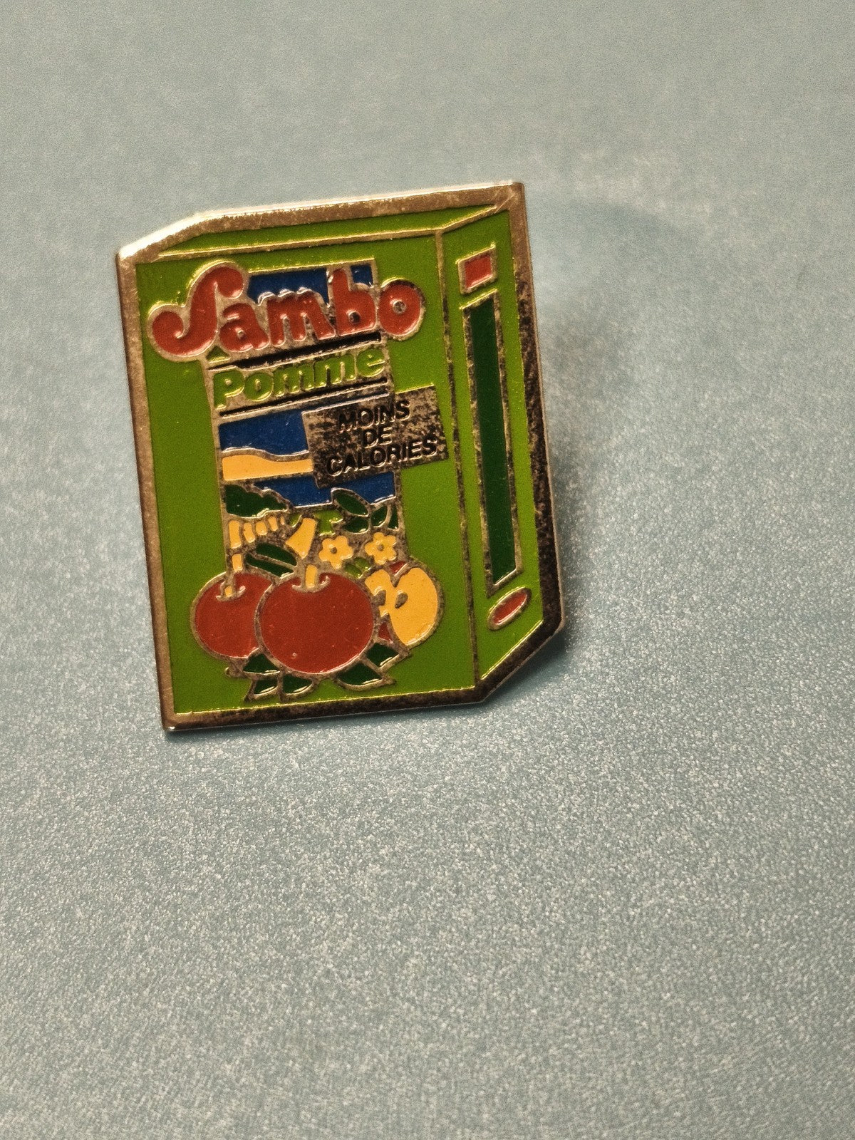 Vintage pin's Sambo pomme boisson publicitaire vert rétro collection