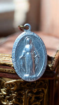 Médaille religieuse ancienne Vierge Miraculeuse bronze argenté – 1830, ovale