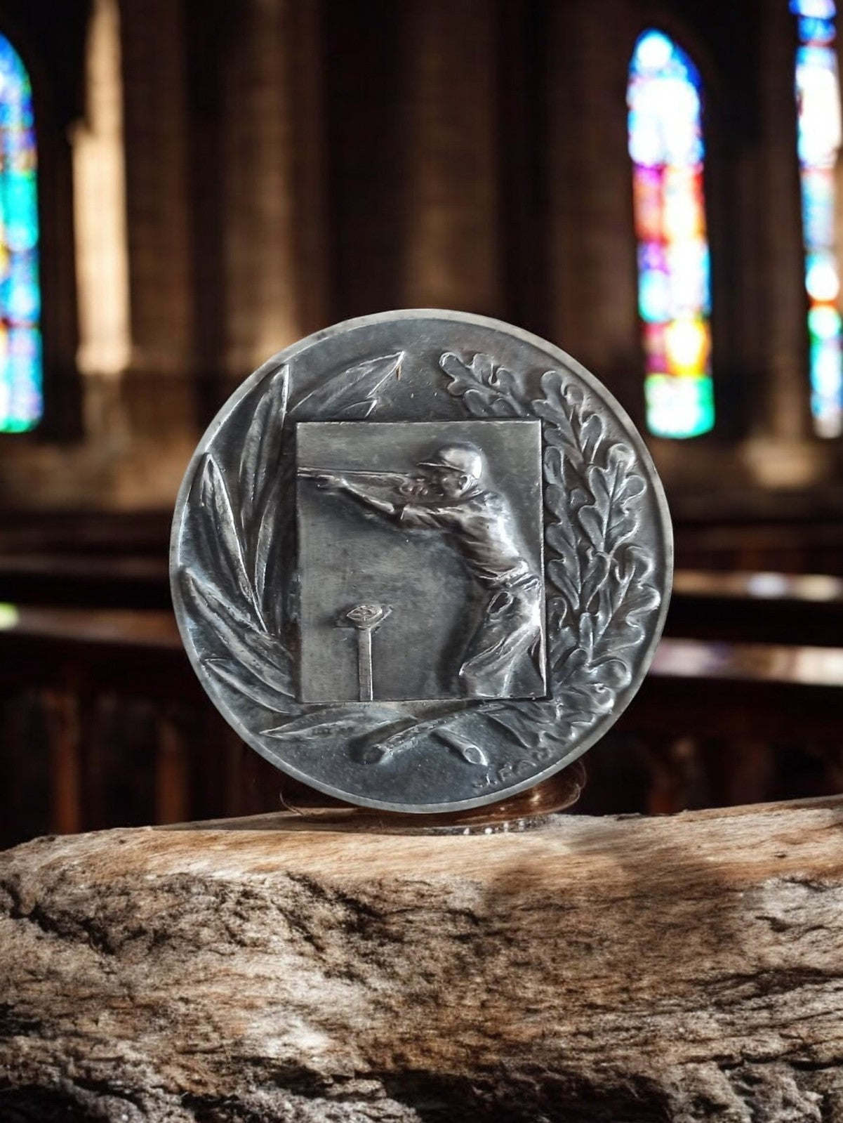 Médaille ancienne tir au pigeon relief, trophée décor laurier, vintage sport